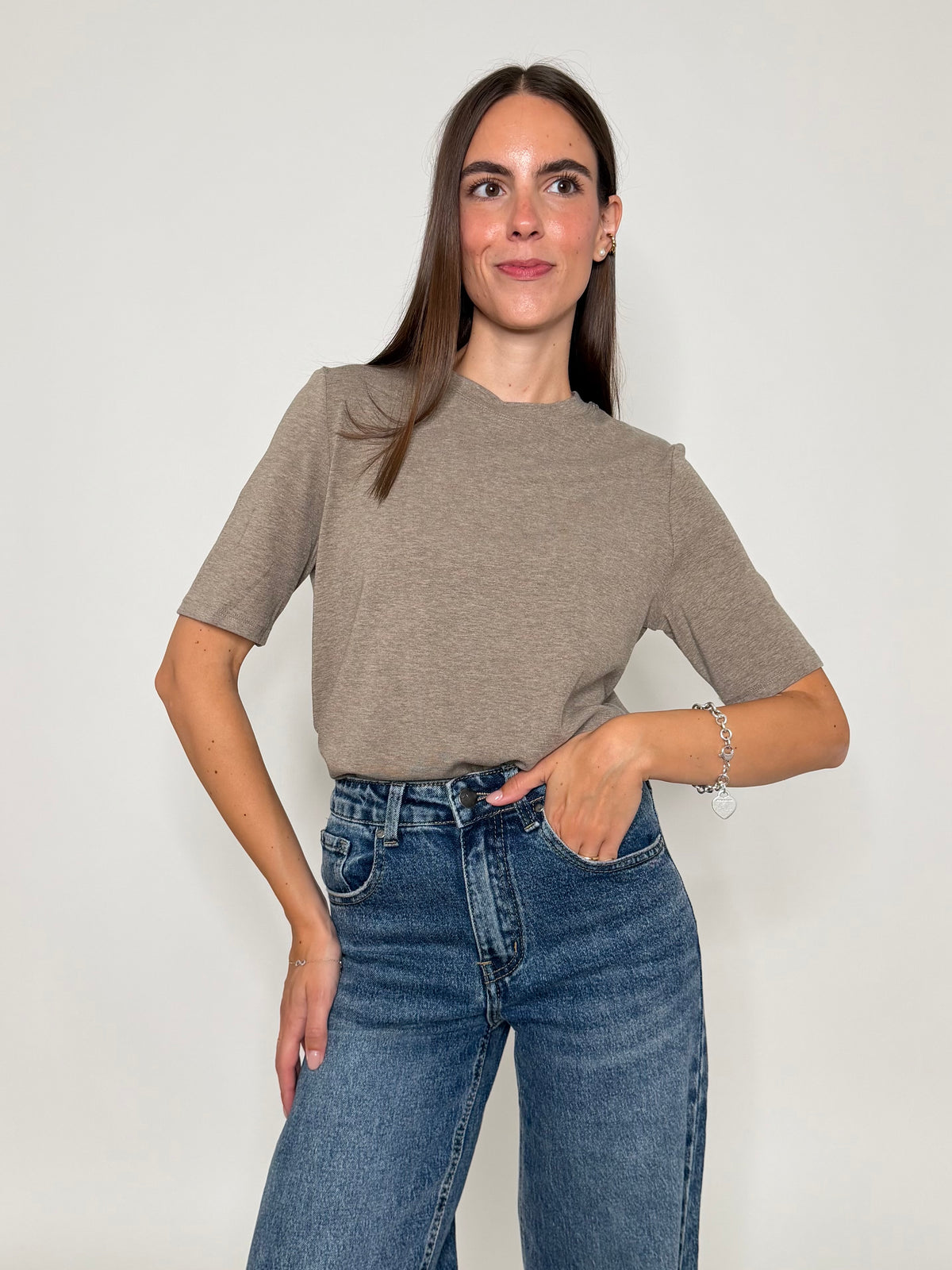 Maglia girocollo basic in viscosa e cotone tortora