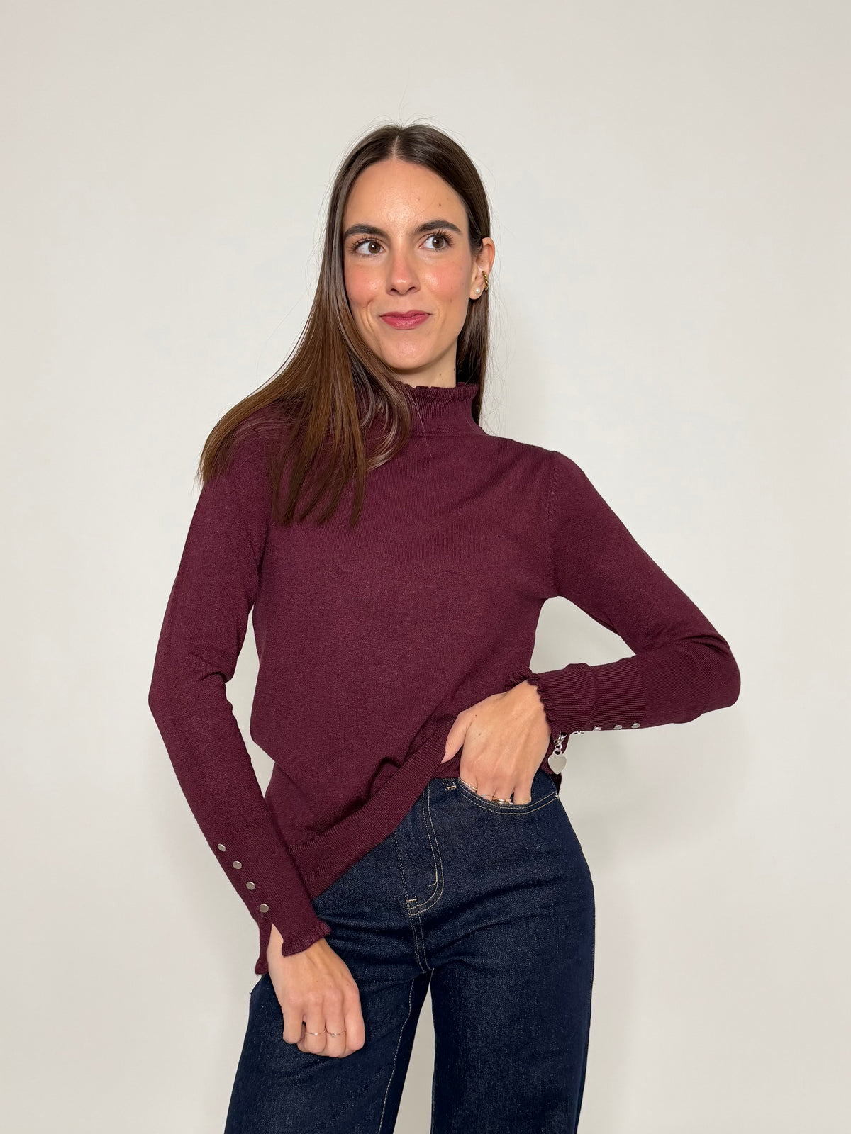 Maglia in morbida viscosa frufru mezzo collo bordeaux