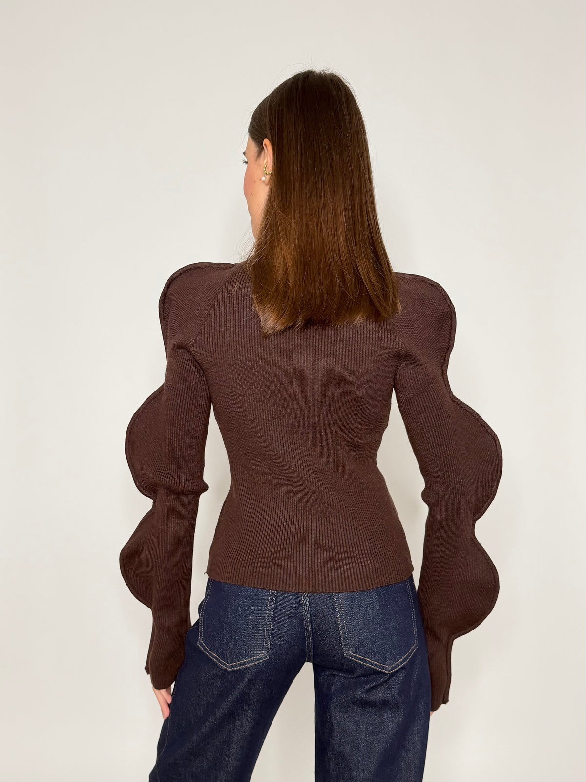 Maglia in morbida viscosa micro costina con manica onda coffee