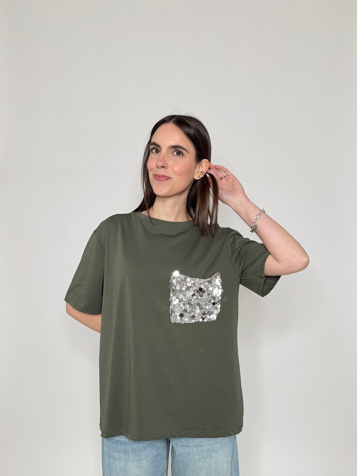 T- shirt in cotone con taschino paillette applicato Verde militare