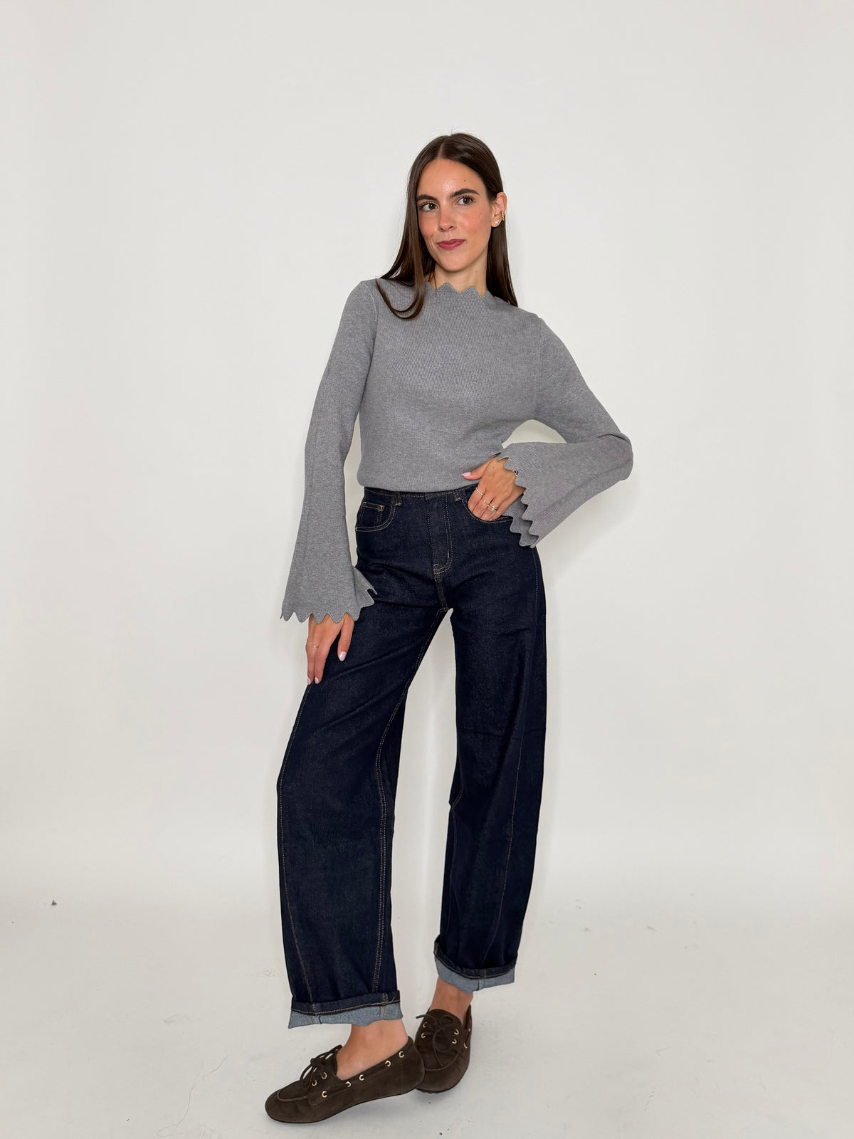 Maglia in morbida viscosa zigzag con manica a campana grigio