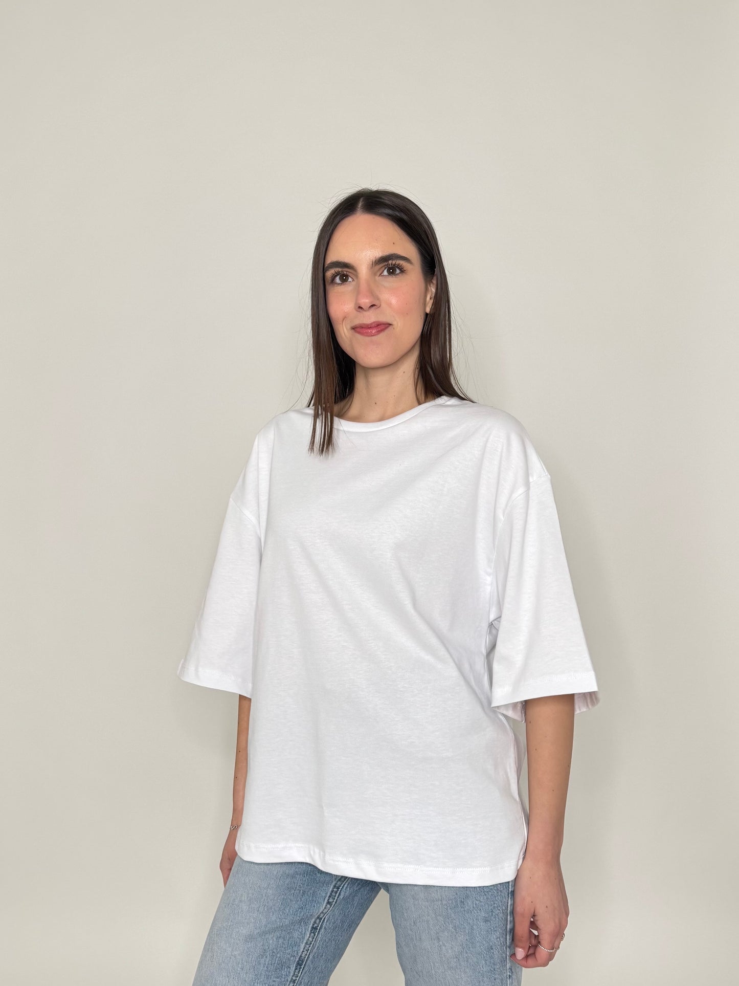 T-shirt bianca con stampa sul retro in 100% cotone