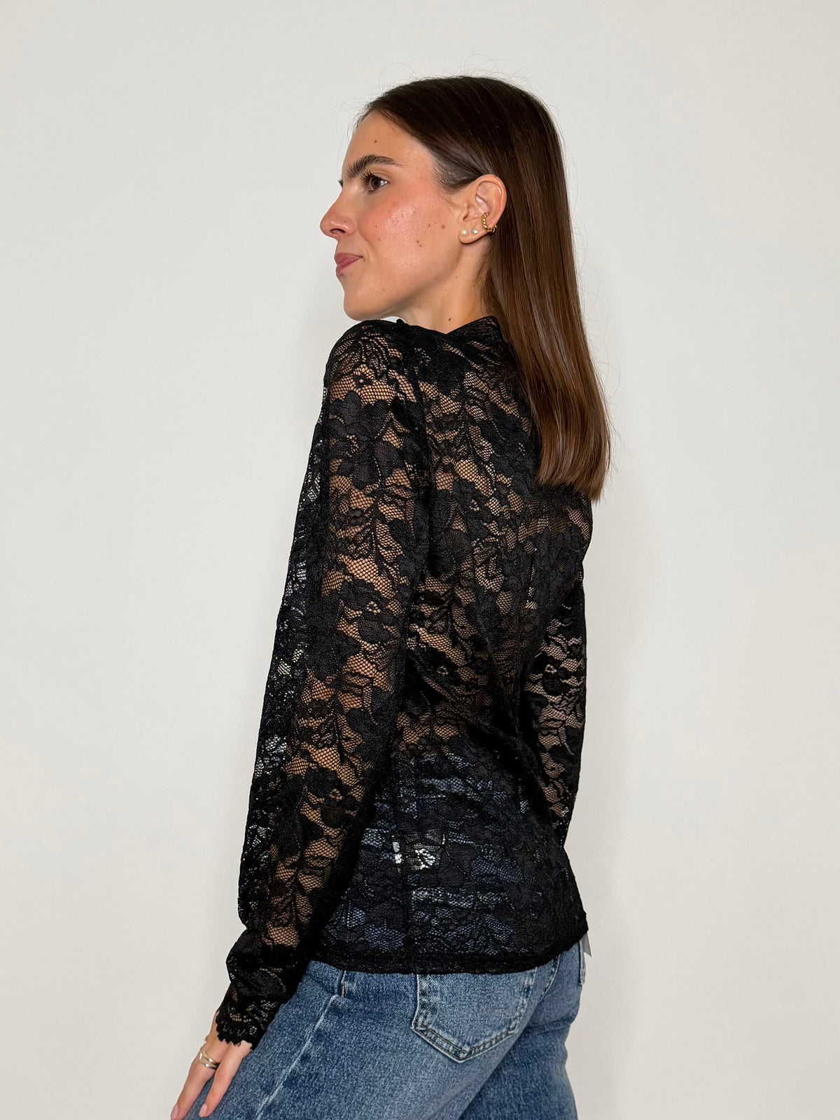 Maglia in pizzo con alamari nera