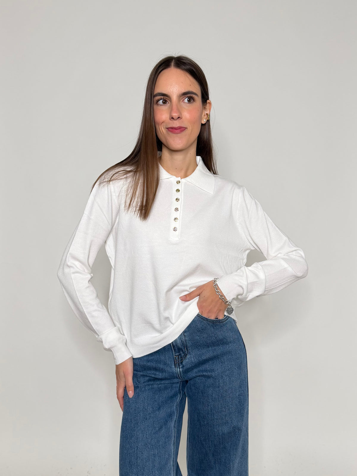 Polo in morbida viscosa con bottoncini gold bianco latte
