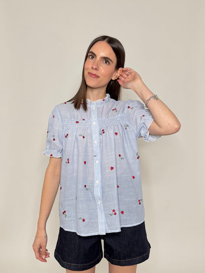 Camicia in cotone con ricami e rouge