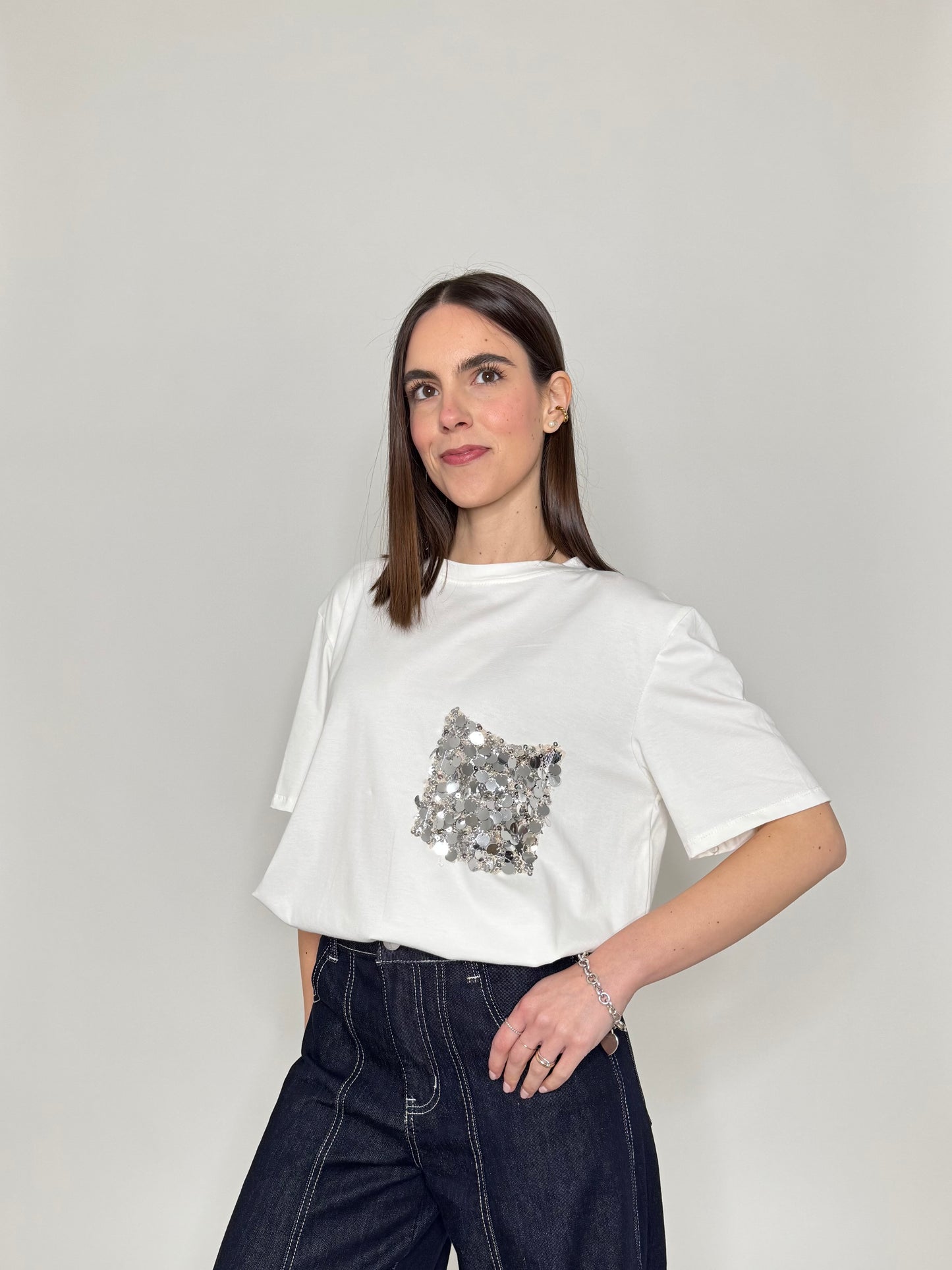 T- shirt in cotone con taschino paillette applicato Panna