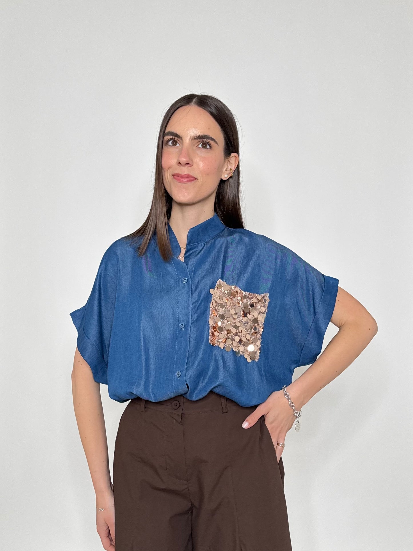Camicia in chambray con taschino pailletes
