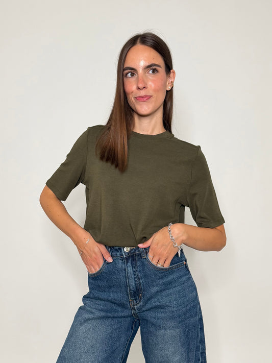 Maglia girocollo basic con impuntura in viscosa e cotone verde bosco