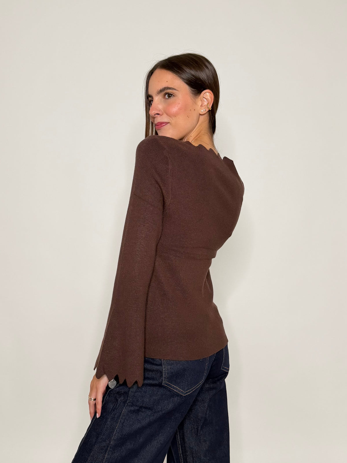 Maglia in morbida viscosa zigzag con manica a campana cioccolato