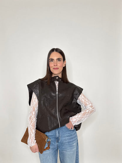 Gilet in ecopelle martellata cioccolato