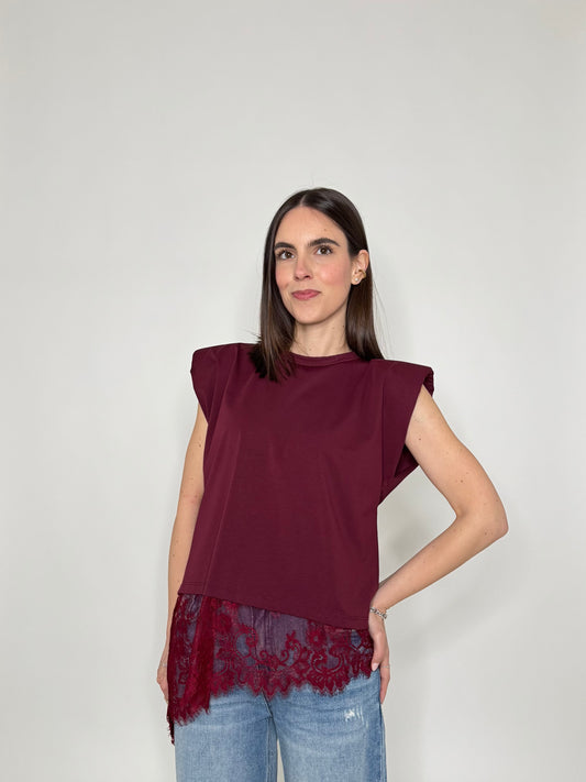 Maglia in cotone con spalle imbottite e pizzo Bordeaux