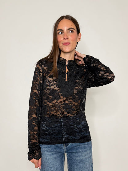 Maglia in pizzo con alamari nera