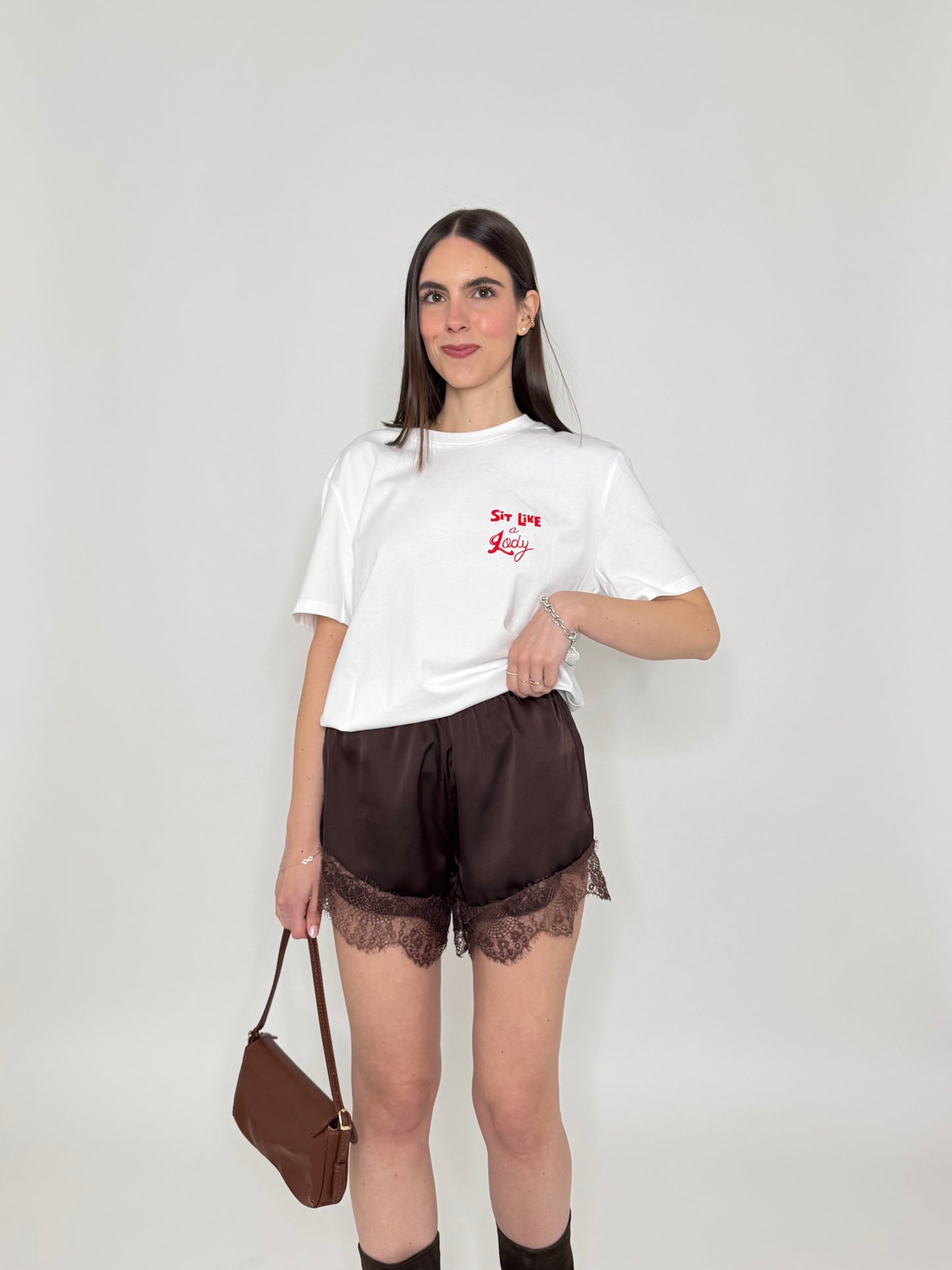 Shorts in satin cioccolato con pizzo