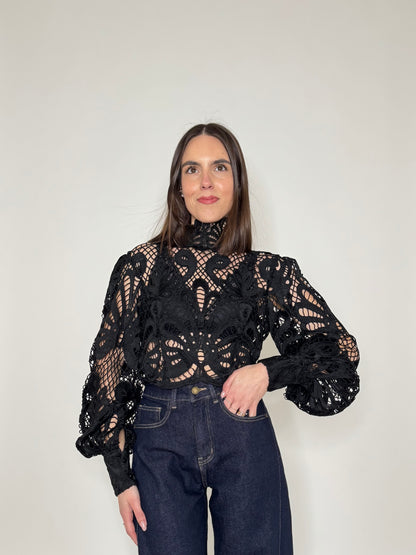 Blusa pizzo strutturato lavorazione macramè