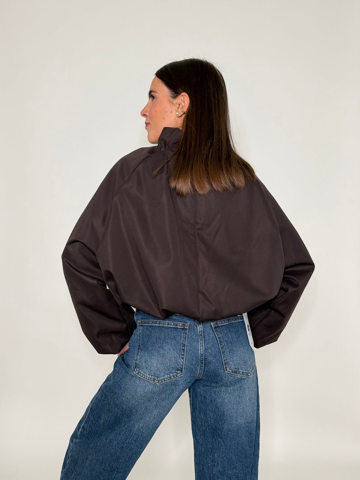 Giacca bomber con collo alto e arricciature ciocco
