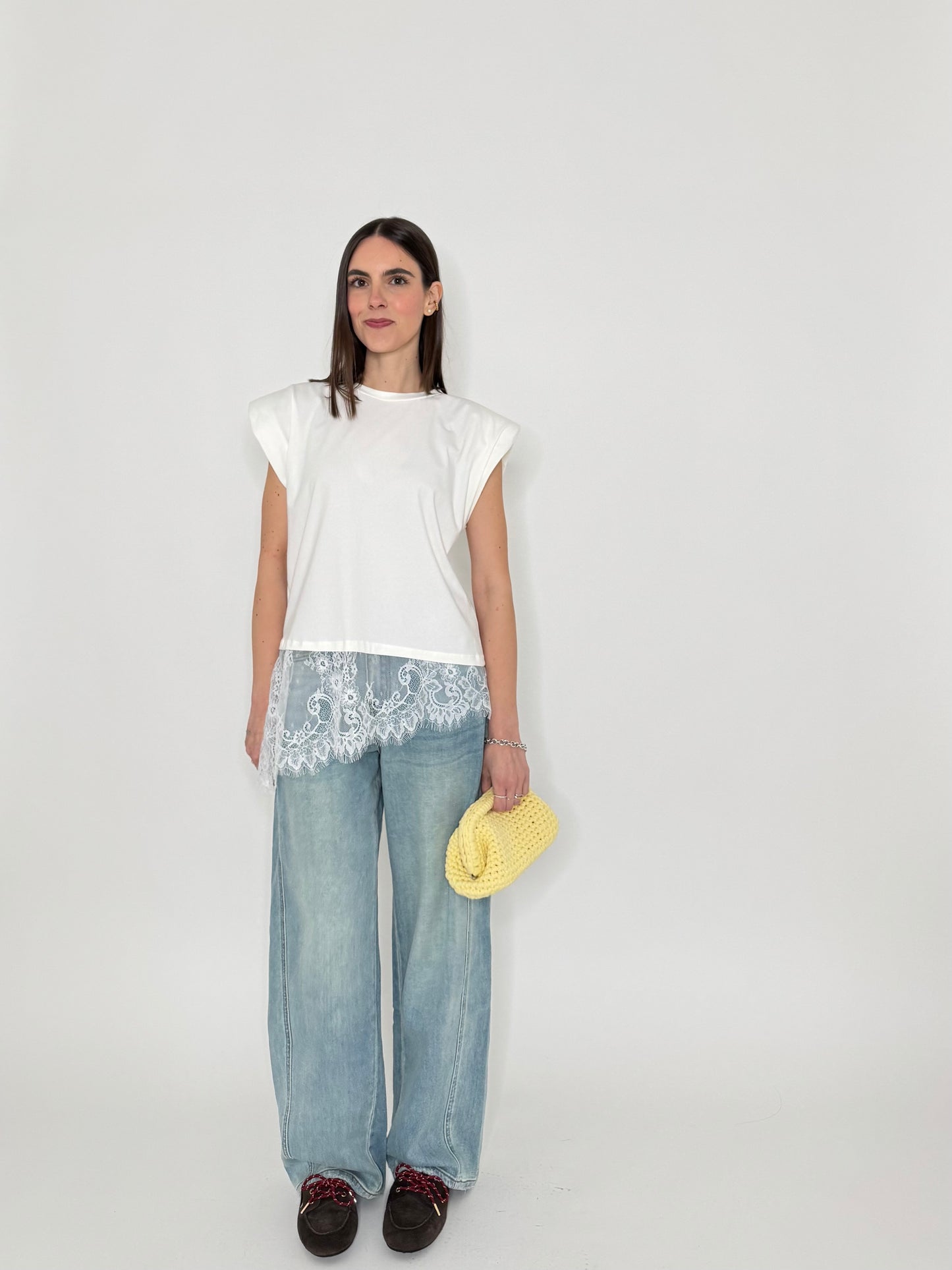 Maglia in cotone con spalle imbottite e pizzo Bianco
