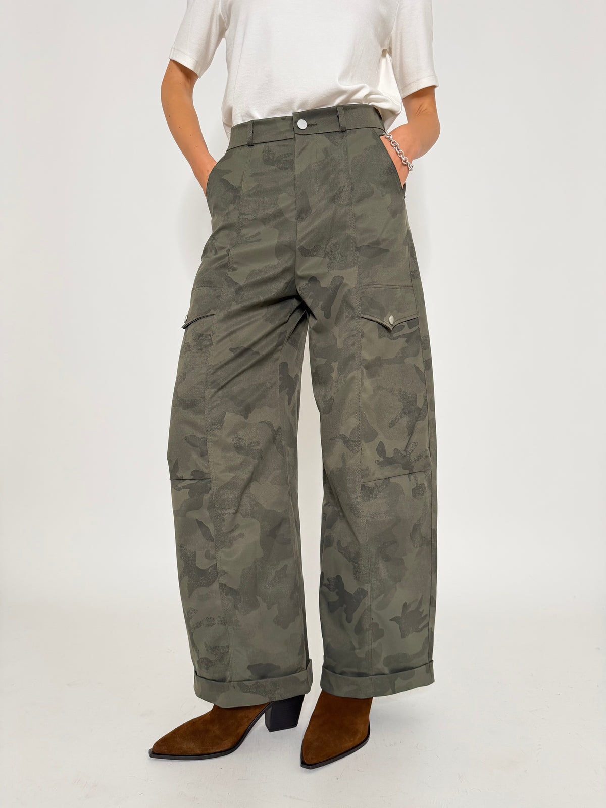 Pantalone cargo wide leg camouflage
