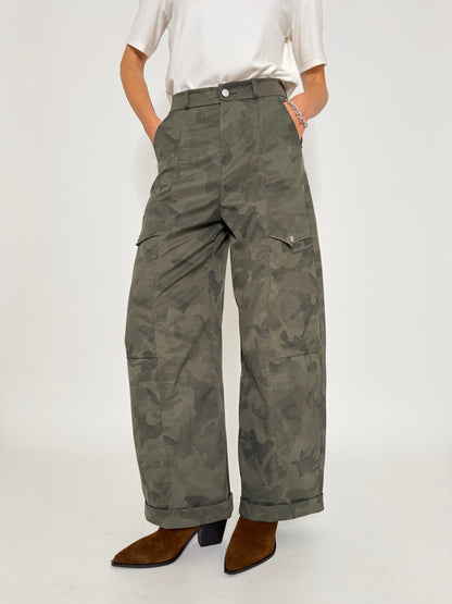 Pantalone cargo wide leg camouflage