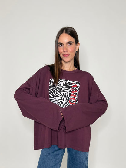 Maglia in cotone con manica a ampia borgogna stampa zebrata “Amour”