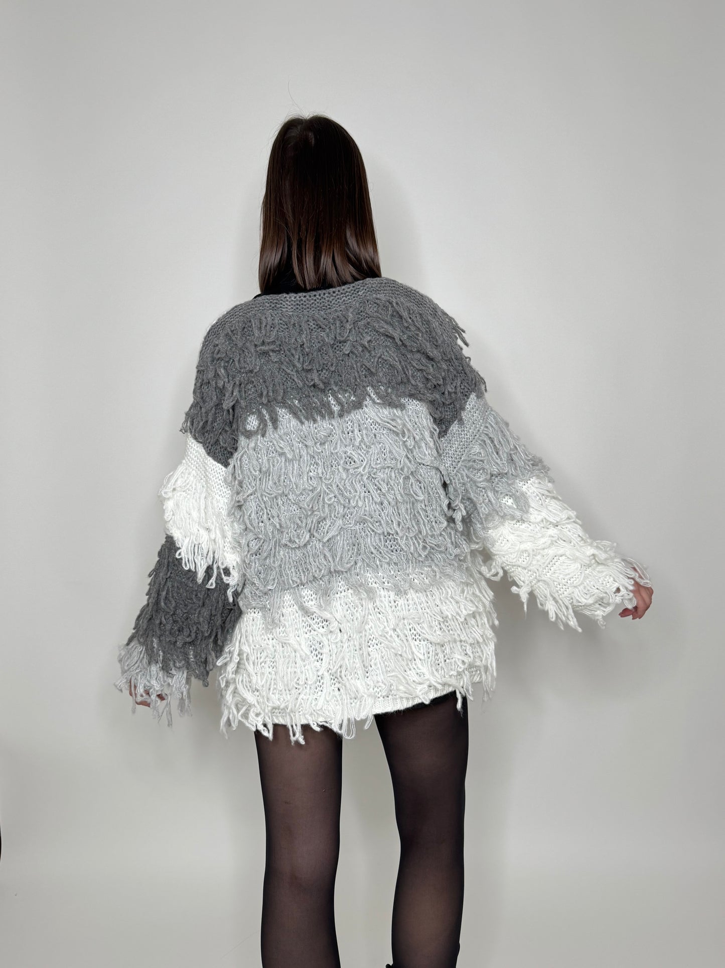 Cardigan con frange in maglia