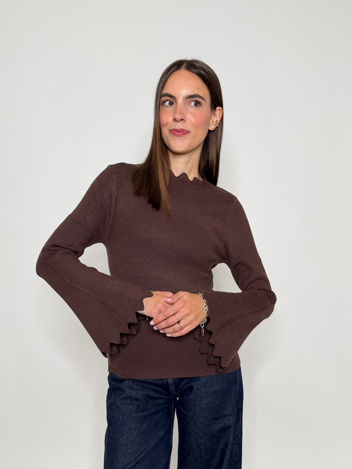 Maglia in morbida viscosa zigzag con manica a campana cioccolato