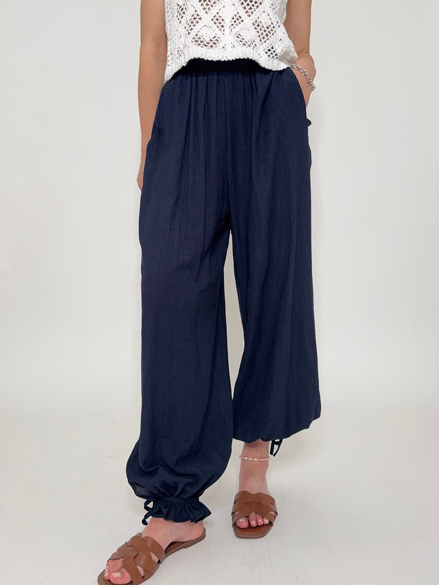 Pantalone in viscosa con laccetti