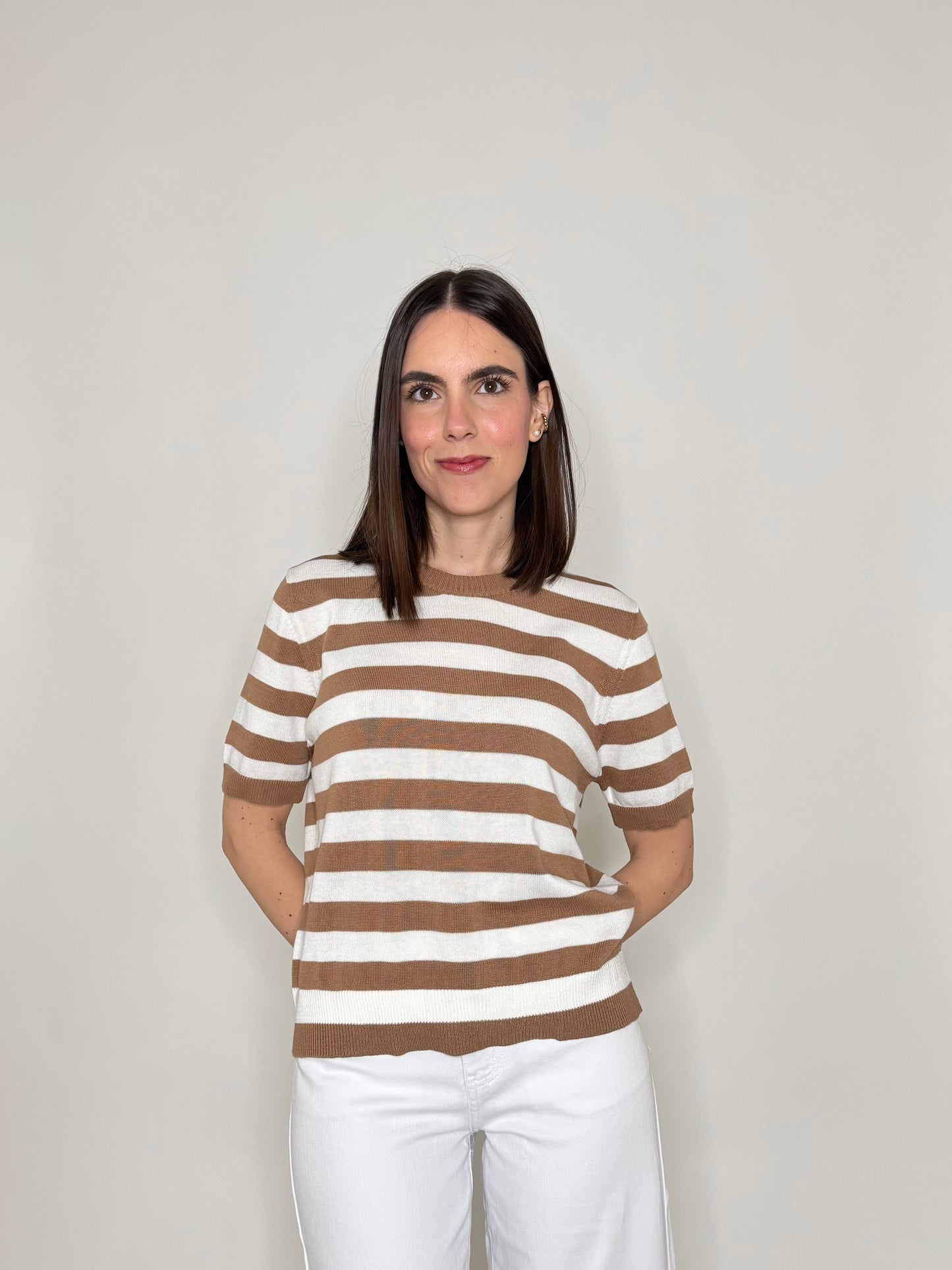 Maglia girocollo a righe manica corta in 100% cotone Camel/Panna