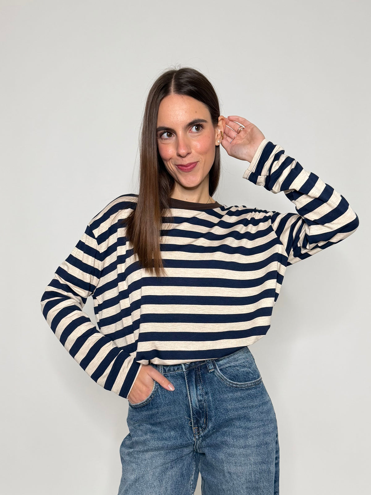 Maglia a righe passe-partout in viscosa blu/beige girocollo cioccolato