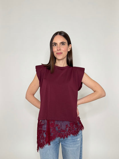 Maglia in cotone con spalle imbottite e pizzo Bordeaux