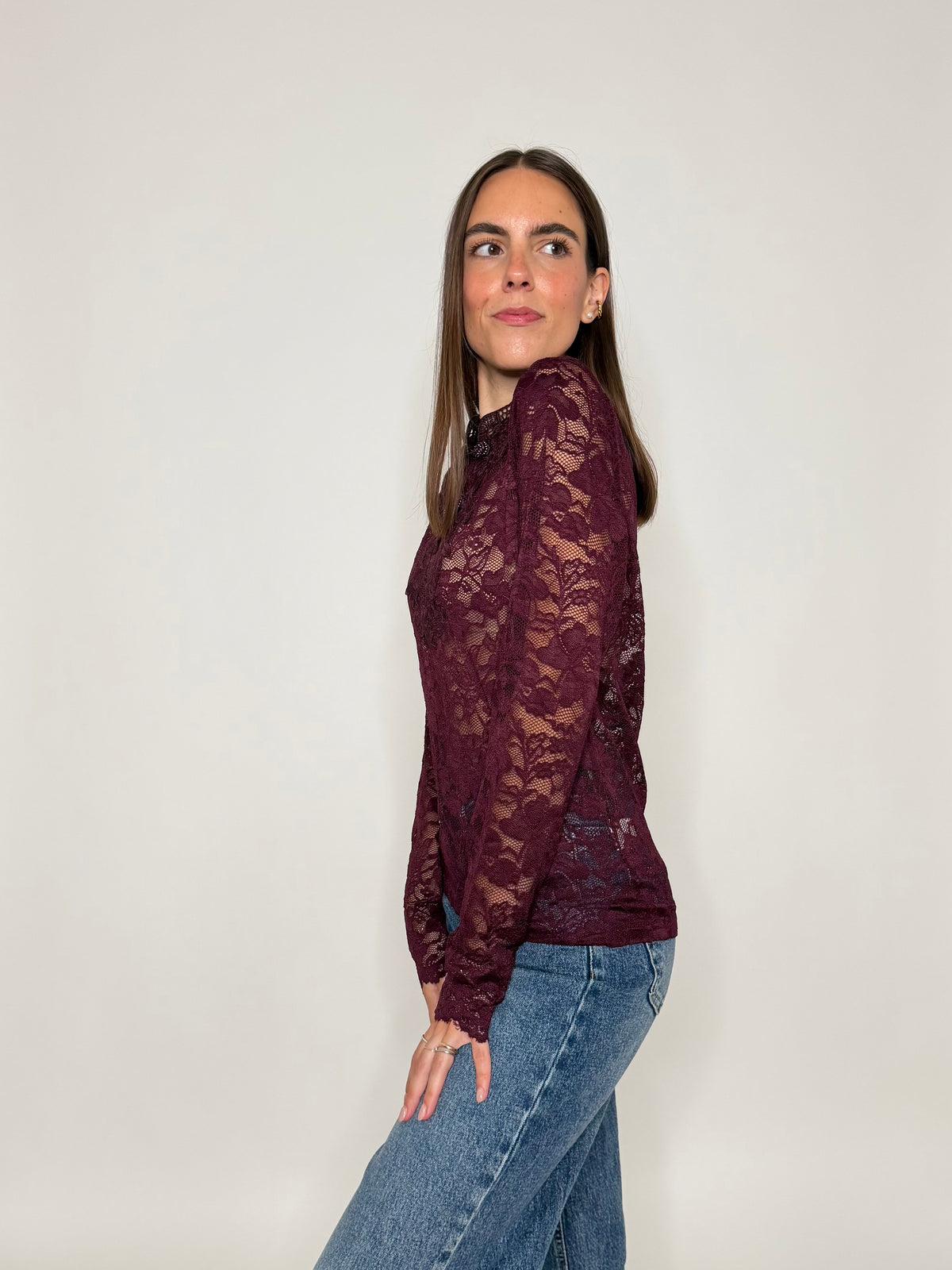 Maglia in pizzo con alamari burgundy