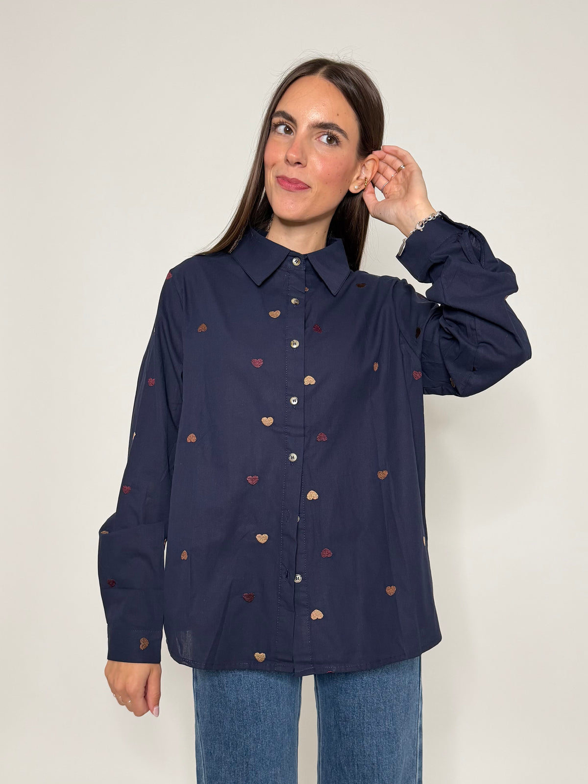 Camicia in cotone blu navy con dettagli ricamati