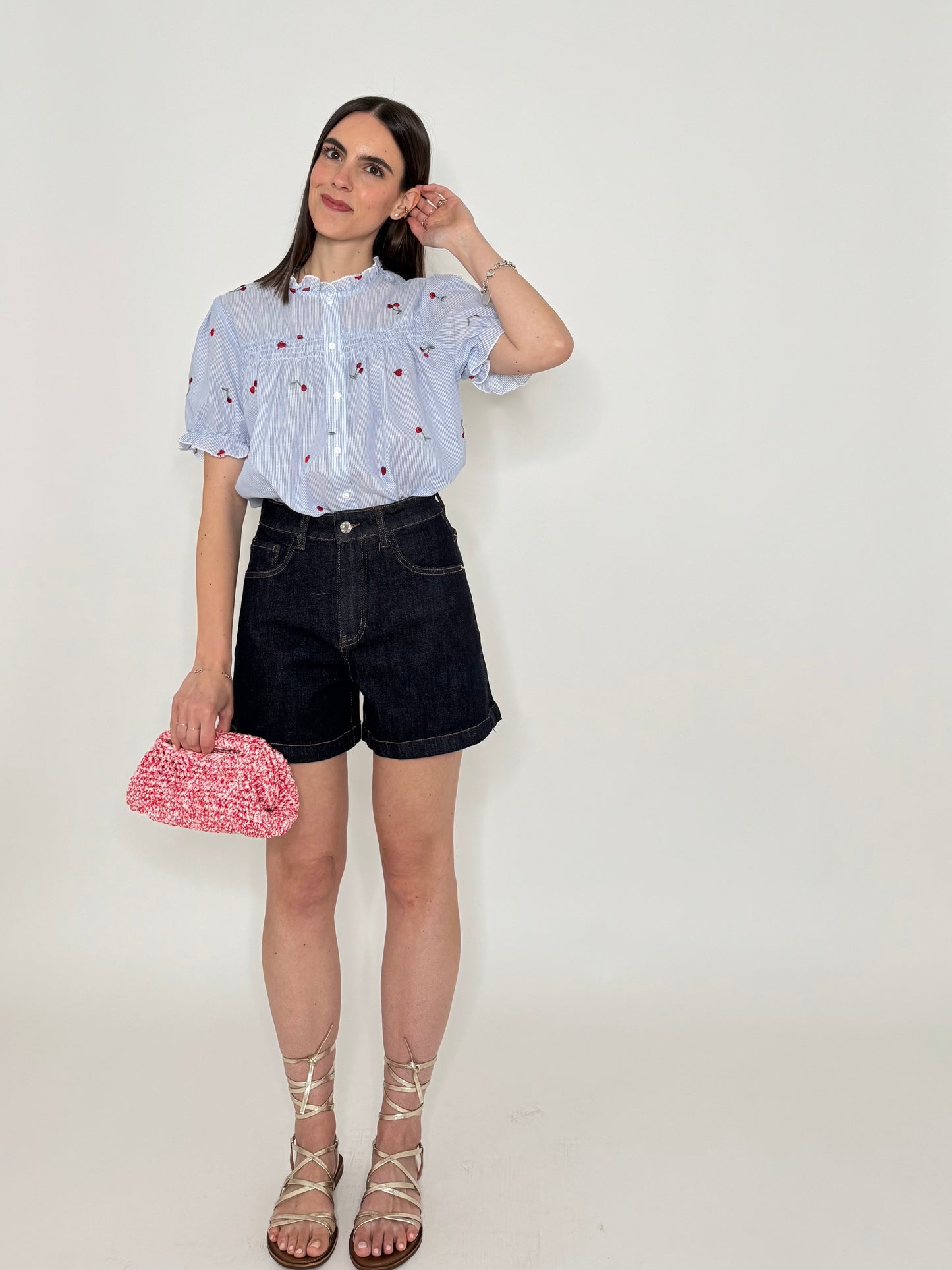 Camicia in cotone con ricami e rouge