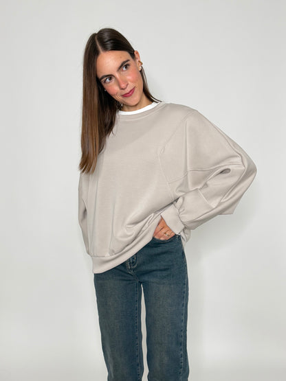 Felpa girocollo relax fit con impunture in viscosa beige