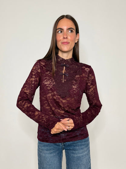 Maglia in pizzo con alamari burgundy