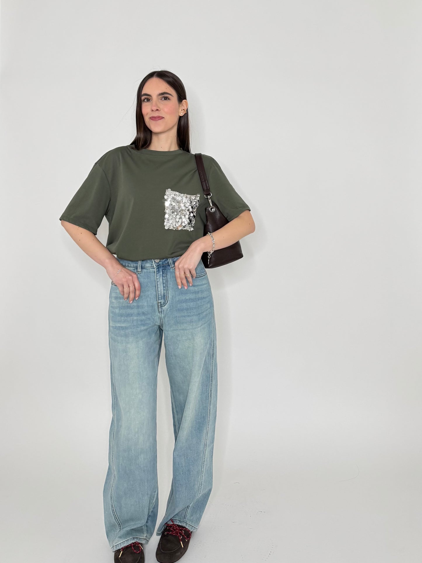 T- shirt in cotone con taschino paillette applicato Verde militare