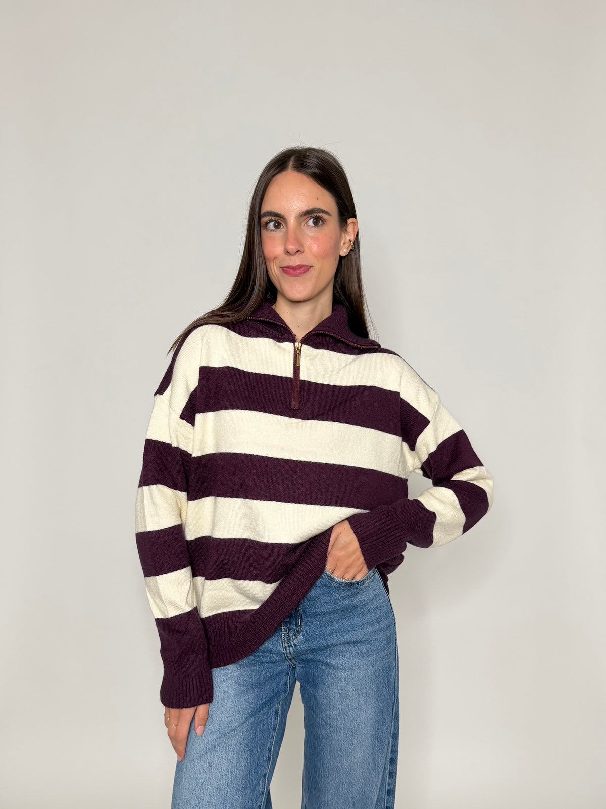 Maglione mezza zip collo alto a righe in morbida viscosa burgundy/panna