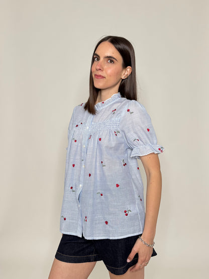 Camicia in cotone con ricami e rouge