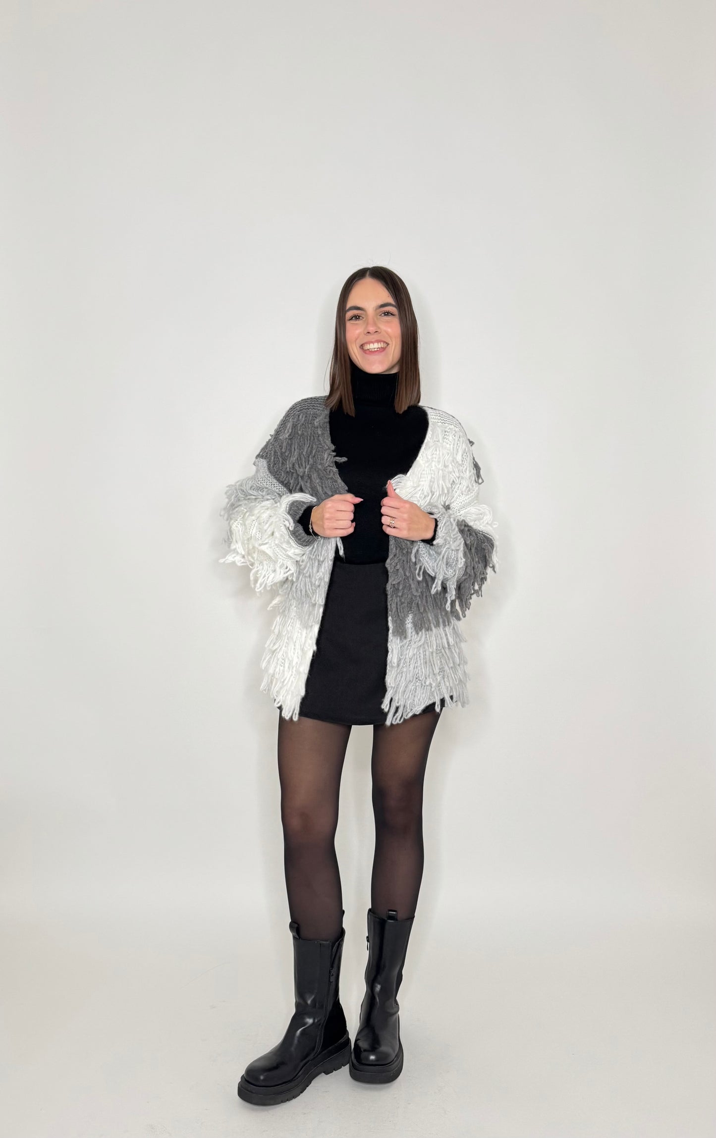 Cardigan con frange in maglia