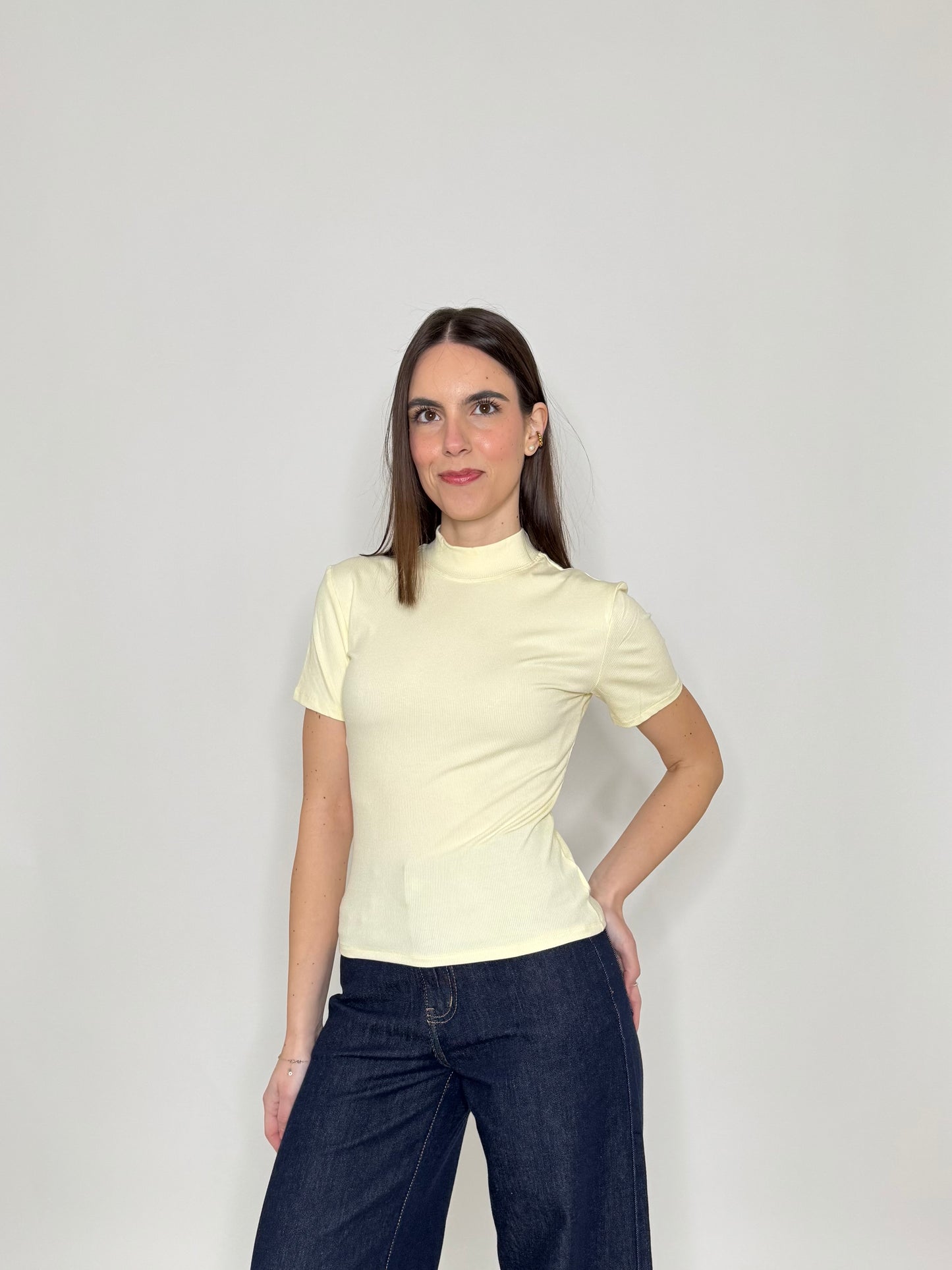 Maglia soft touch a costine mezzo collo in viscosa Giallo Pulcino