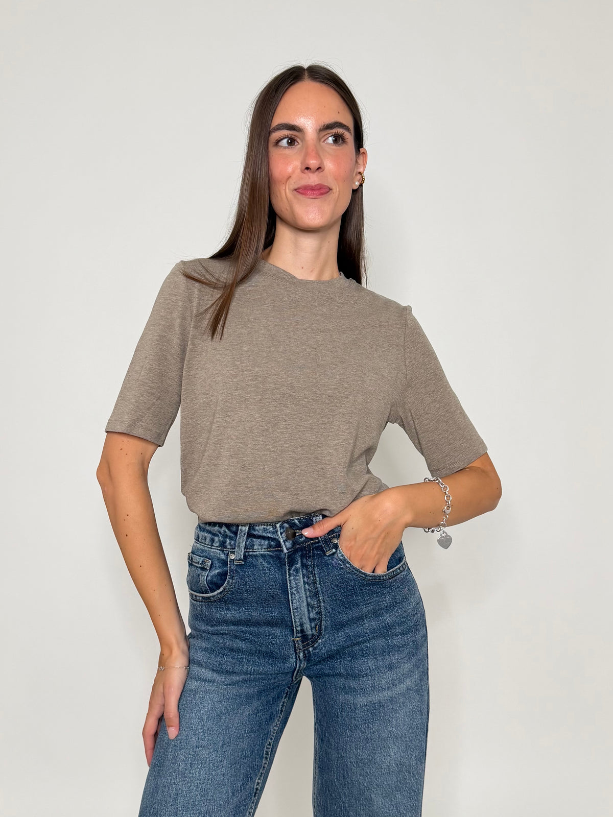 Maglia girocollo basic in viscosa e cotone tortora