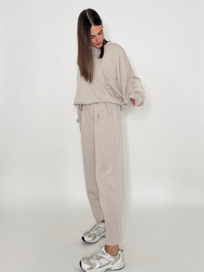 Felpa girocollo relax fit con impunture in viscosa beige