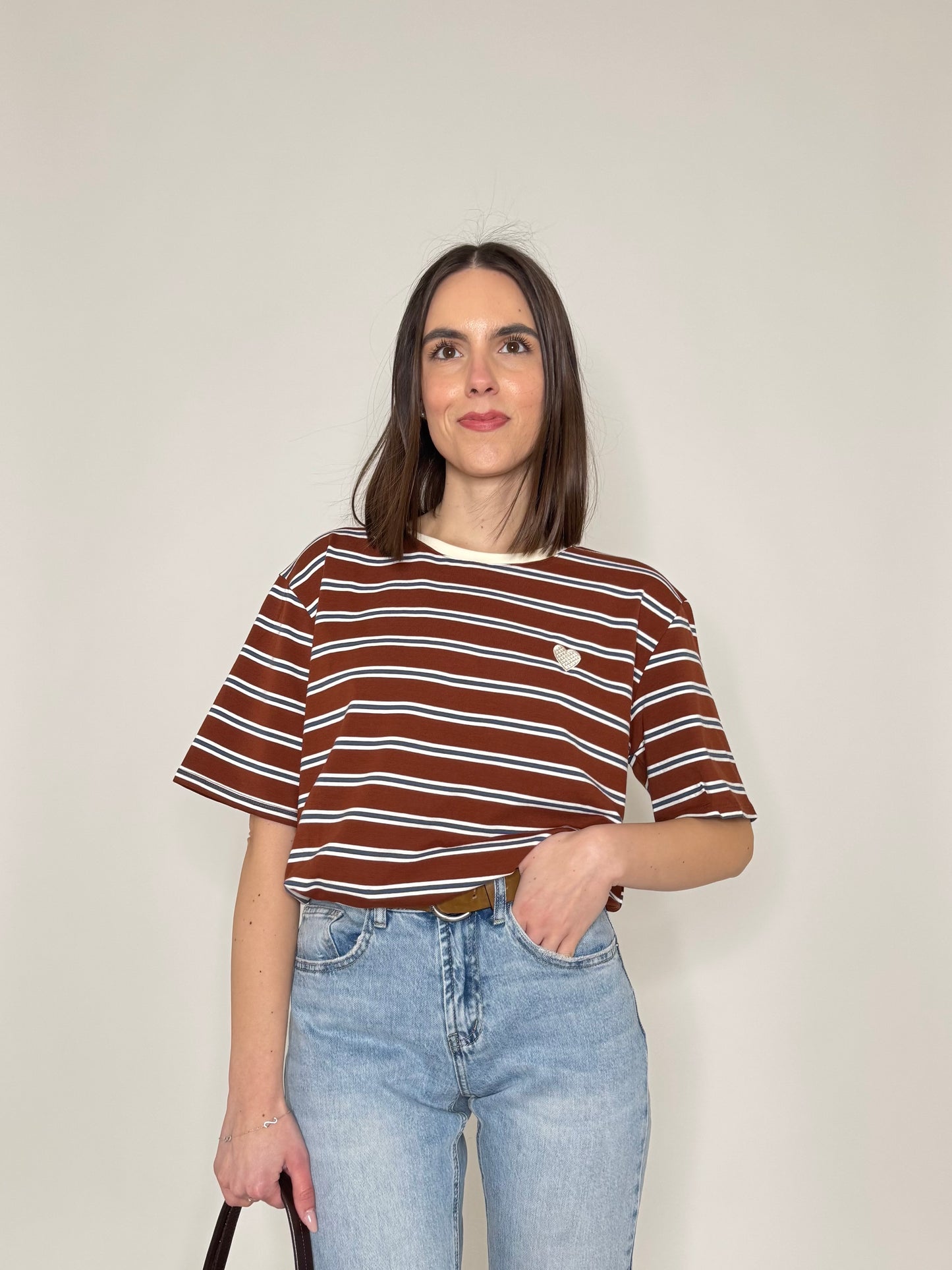 T-shirt millerighe con ricamo in cotone - Cioccolato