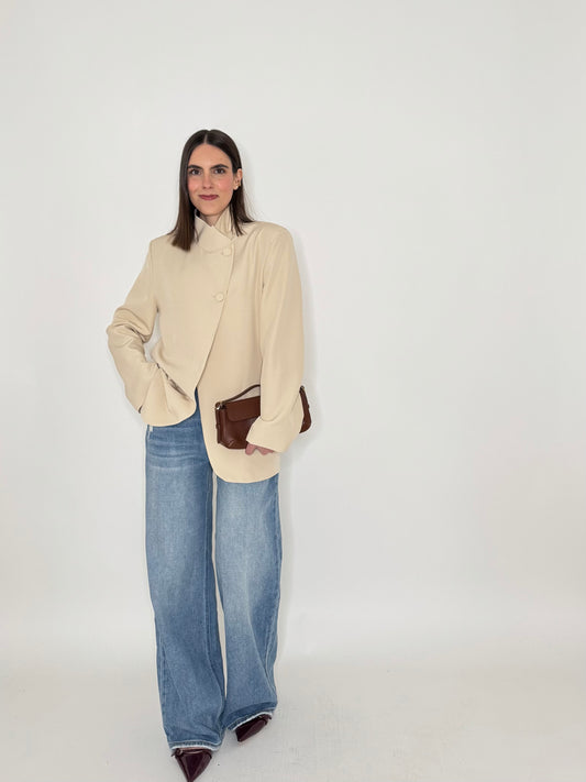 Giacca con chiusura asimmetrica due bottoni Beige