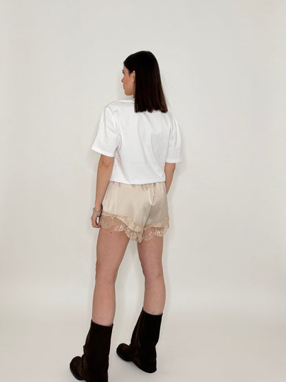 Shorts in satin beige con pizzo