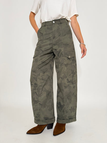 Pantalone cargo wide leg camouflage