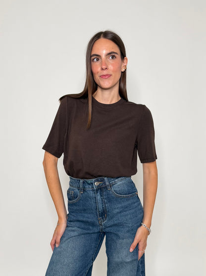 Maglia girocollo basic con impuntura in viscosa e cotone cioccolato