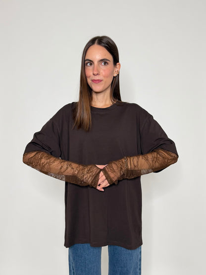 Maglia in cotone con manicotto in pizzo cioccolato