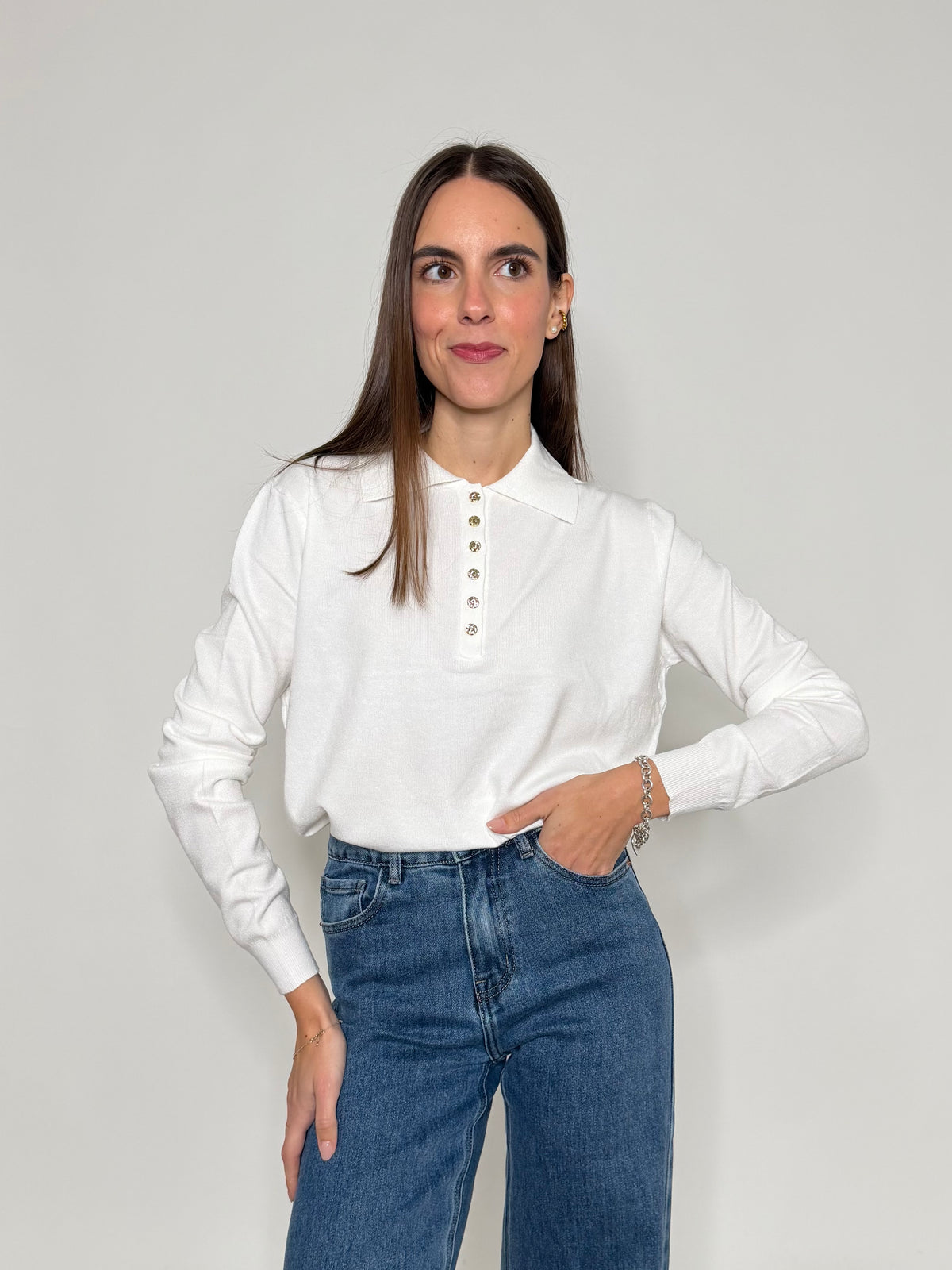 Polo in morbida viscosa con bottoncini gold bianco latte