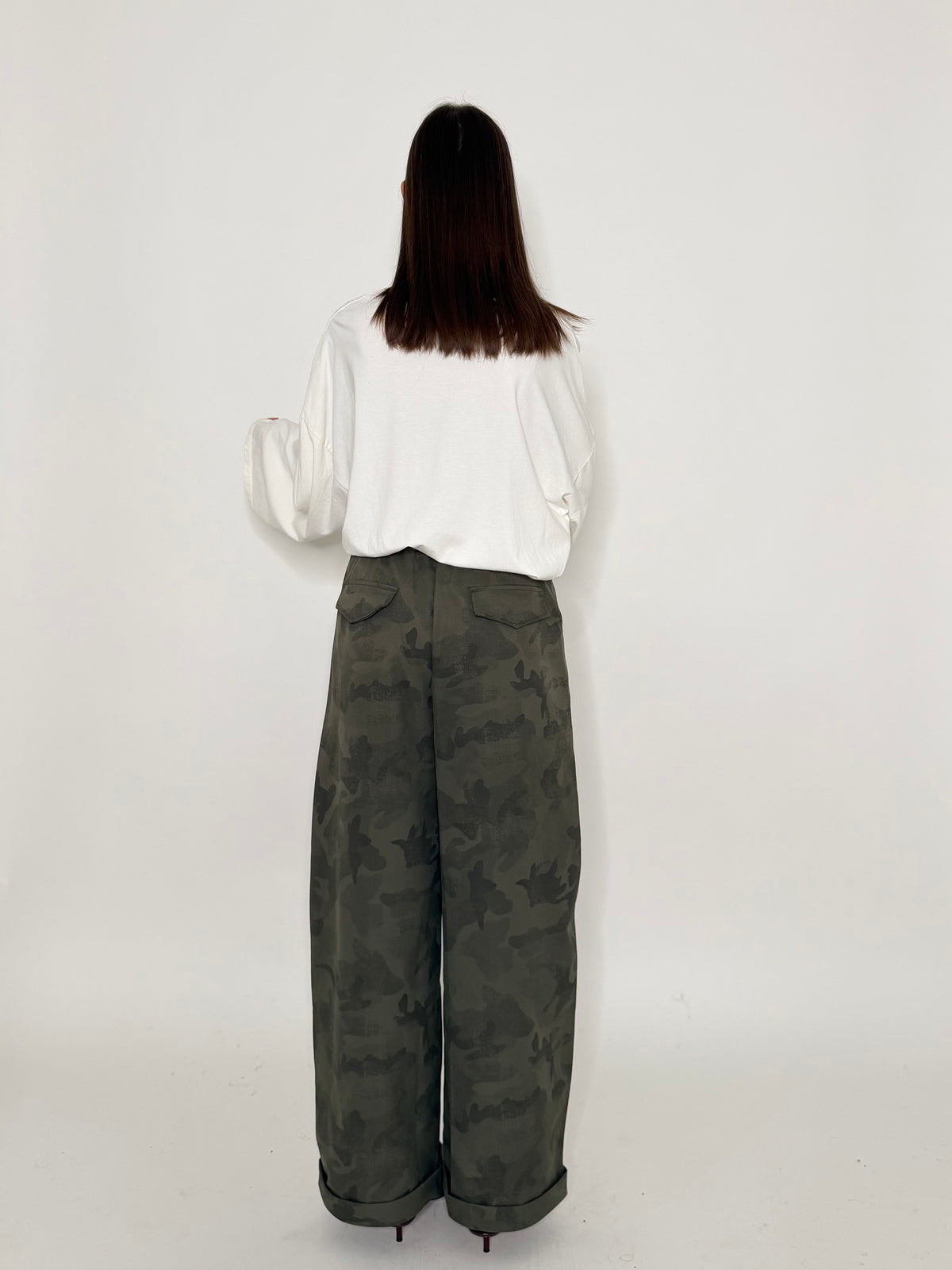 Pantalone cargo wide leg camouflage