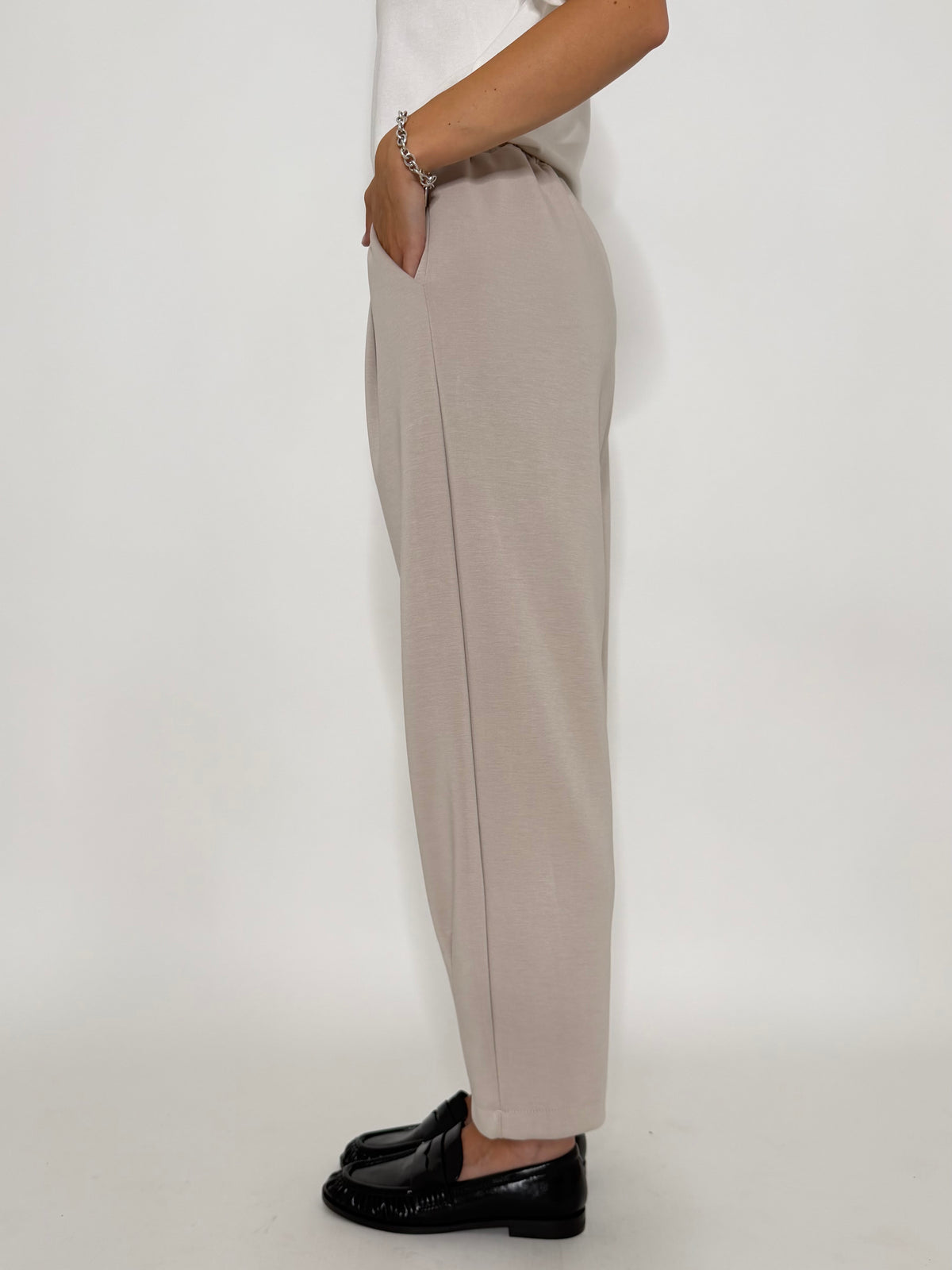 Pantalone ovetto relax fit in viscosa beige